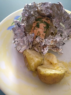 Una foto de Salmón al limón, miel y cilantro