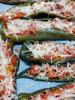 Una foto de Pimientos rellenos con frankfurt