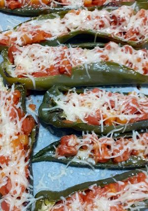 Una foto de Pimientos rellenos con frankfurt