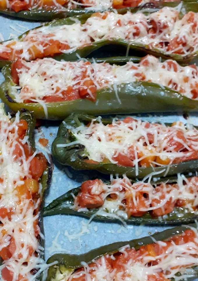 Una foto de Pimientos rellenos con frankfurt