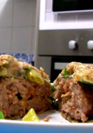 Una foto de Hamburguesa estilo Mexican rellena de Gorgonzola