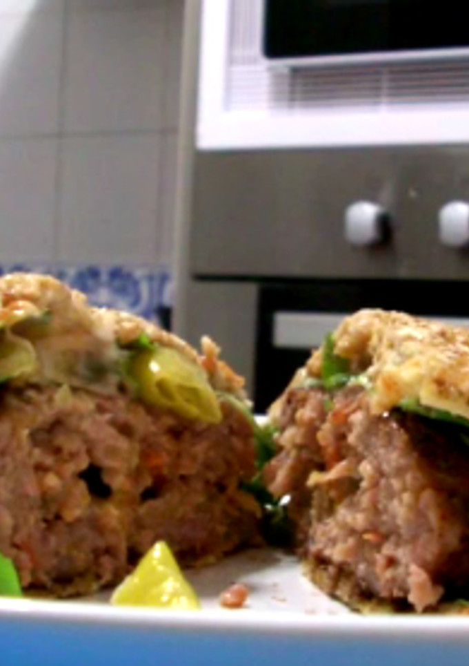Una foto de Hamburguesa estilo Mexican rellena de Gorgonzola