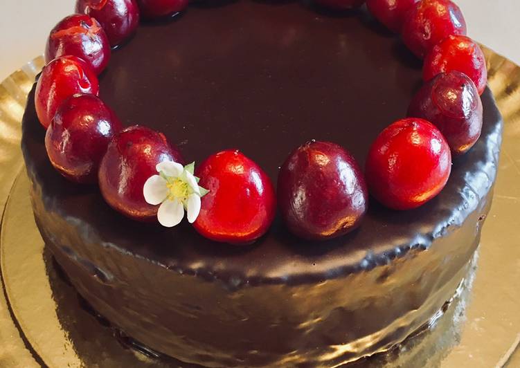Recetta di Veloce Torta di ciliegie 🍒 🍒 🍒