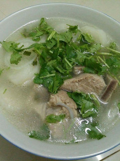 Hình của món Canh xương hầm củ cải.