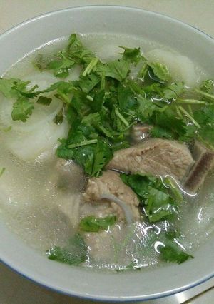 Hình của món Canh xương hầm củ cải.
