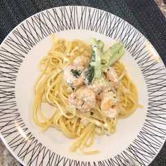 Una foto de Pasta con camarones al ajillo