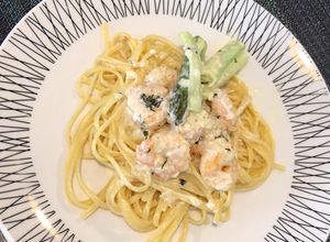 Una foto de Pasta con camarones al ajillo