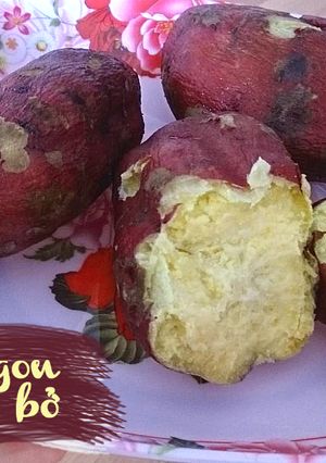 Hình của món Khoai lang luộc trong nồi cơm điện.