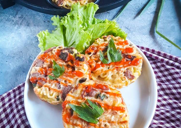 Cara Gampang Membuat Martabak mie sosis yang Sempurna