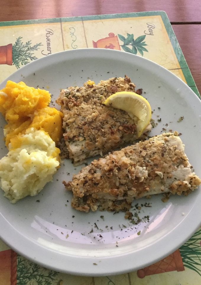 Una foto de Filet de brotola con avena y semillas