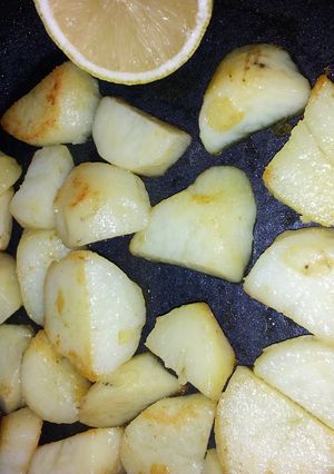 A picture of easy buttered potatoes.