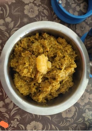 પાલક ખીચડી (Palak Khichdi Recipe In Gujarati) રેસીપી મુખ્ય ફોટો