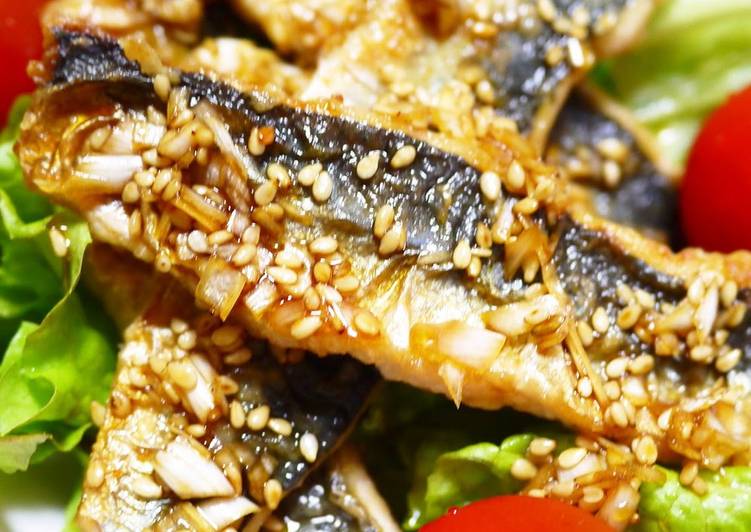 Steps to Make Any-night-of-the-week Sautéed Sardines Salad with Youlinji (Chinese Deep Fried Chicken) Sauce!