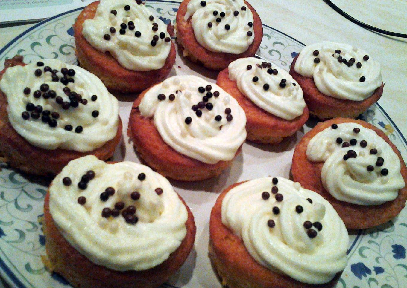 White-chocolate cupcakes (12)