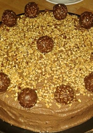 A picture of Delicious Ferrero Rocher tart.