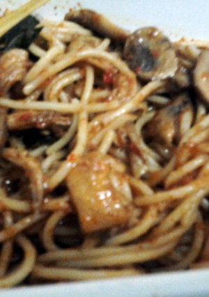 A picture of spaghetti tomyam.