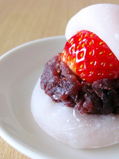 A picture of Mini Strawberry Daifuku.