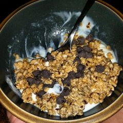 A picture of Heidi's Yogurt & Granola Bowl.