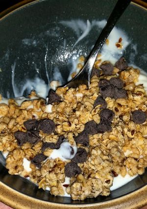 A picture of Heidi's Yogurt & Granola Bowl.
