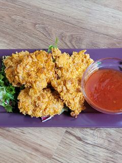 Mézes-mustáros csirkemell kukoricapehely bundában recept fotója