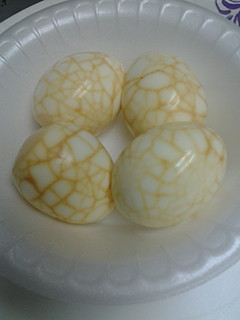 A picture of Marble tea eggs.