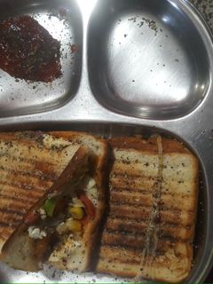 वेजिटेबल चीज़ सैंडविच(vegetable cheese sandwich recipe in hindi) रेसिपी मुख्य फोटो