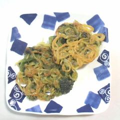 A picture of Crispy Pan-Fried Leftover Ramen Fritters.