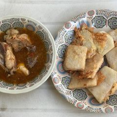 A picture of Golden Yam with chicken pepper soup.