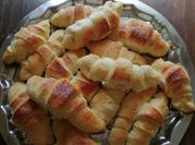 Una foto de croissant al microondas