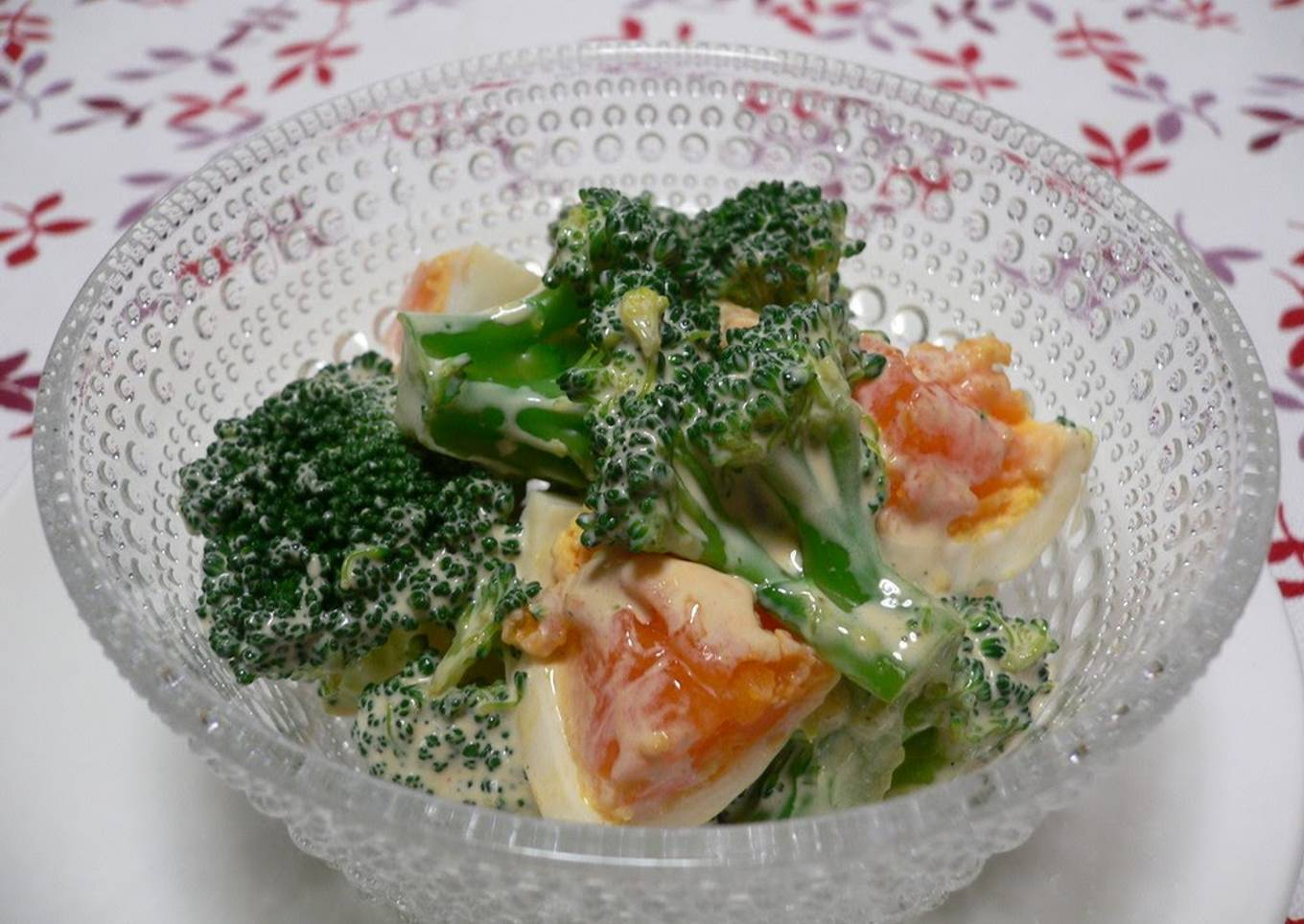 Broccoli and Egg Salad with Oyster Sauce and Mayonnaise