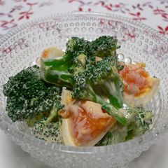 A picture of Broccoli and Egg Salad with Oyster Sauce and Mayonnaise.