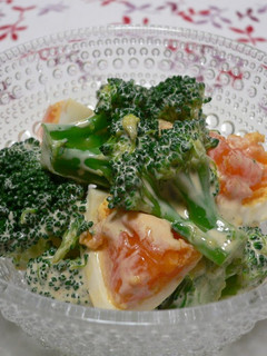 A picture of Broccoli and Egg Salad with Oyster Sauce and Mayonnaise.