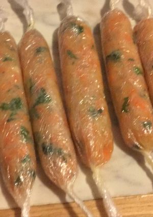 Una foto de Salchichas de pollo y verdura