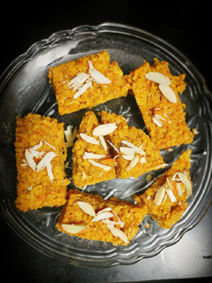 मिल्क केक(Milk Cake recipe in Hindi) रेसिपी मुख्य फोटो