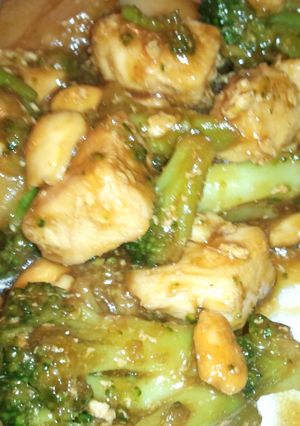 A picture of Cashew Chicken and Broccoli.