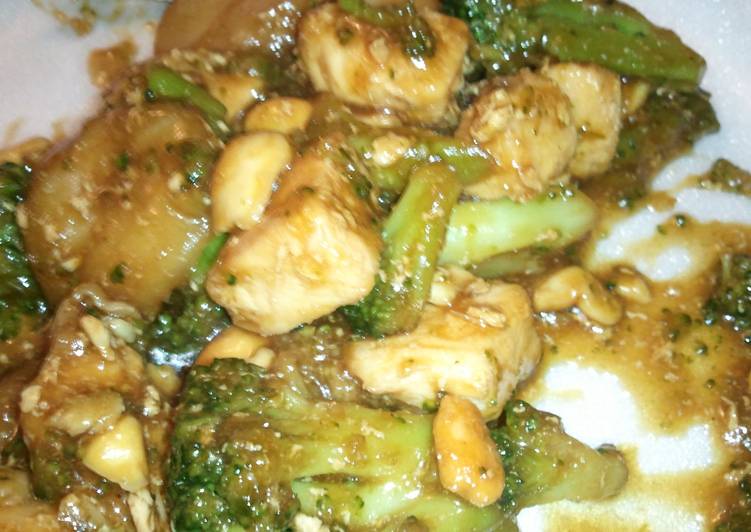 Recipe of Homemade Cashew Chicken and Broccoli