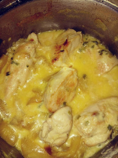 Una foto de Pollo a la crema de verdeo y brócoli