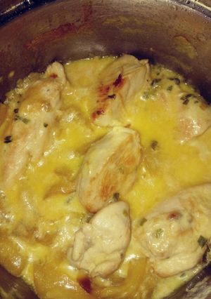 Una foto de Pollo a la crema de verdeo y brócoli