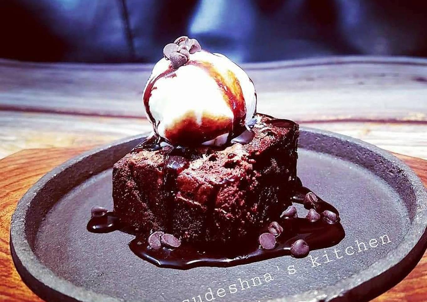 Hot Brownie with Ice-cream