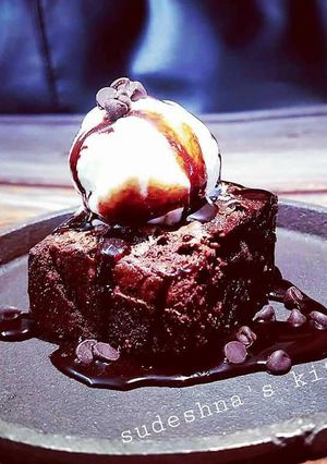 A picture of Hot Brownie with Ice-cream.