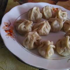 A picture of Chicken momos.