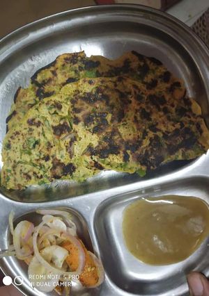 बेसन का चीला(besan ka cheela recipe in hindi) रेसिपी मुख्य फोटो