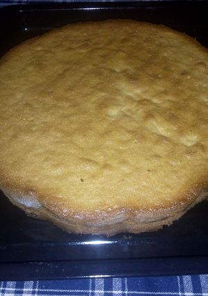 Una foto de Bizcocho básico para torta de 26 cm 🍰🎁😋