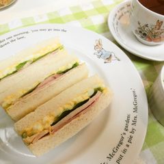 A picture of Ham, Egg & Lettuce Sandwiches.