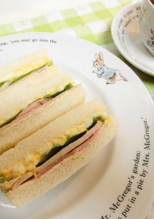 A picture of Ham, Egg & Lettuce Sandwiches.