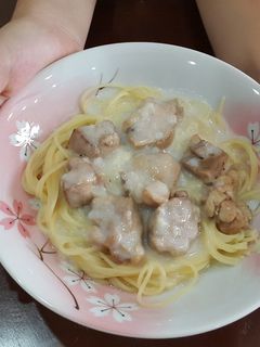 Hình của món Mỳ gà nấm sốt kem.