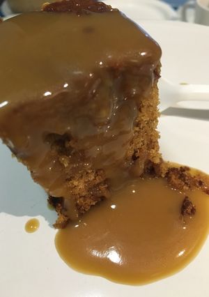 Foto resep Sticky Date Pudding with Caramel Sauce