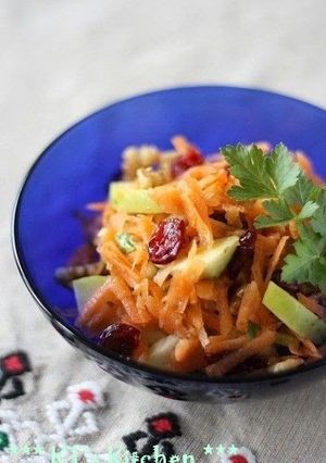 A picture of Cranberry and Walnut Carrot Salad.