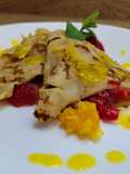 Crepes de fruta con salsa de naranja