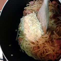 A picture of carbonara pasta.